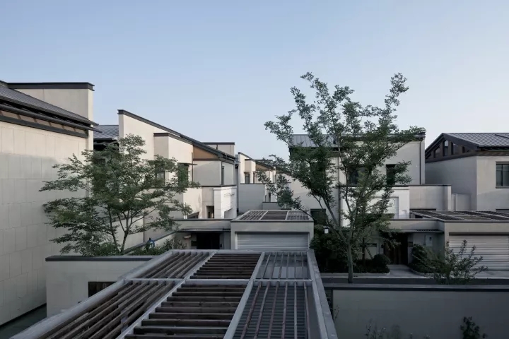 项目中公共空间与私密空间相互嵌套，空间感触丰硕