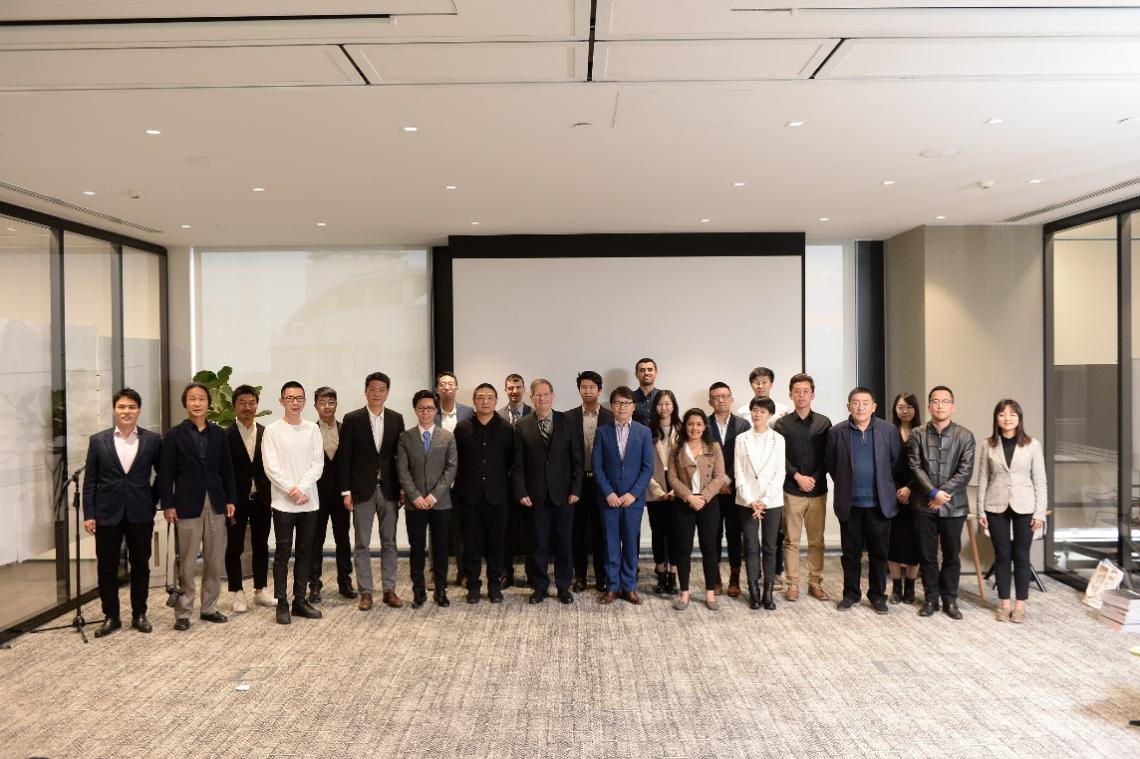 333 与会嘉宾和哈佛学生代表团合照